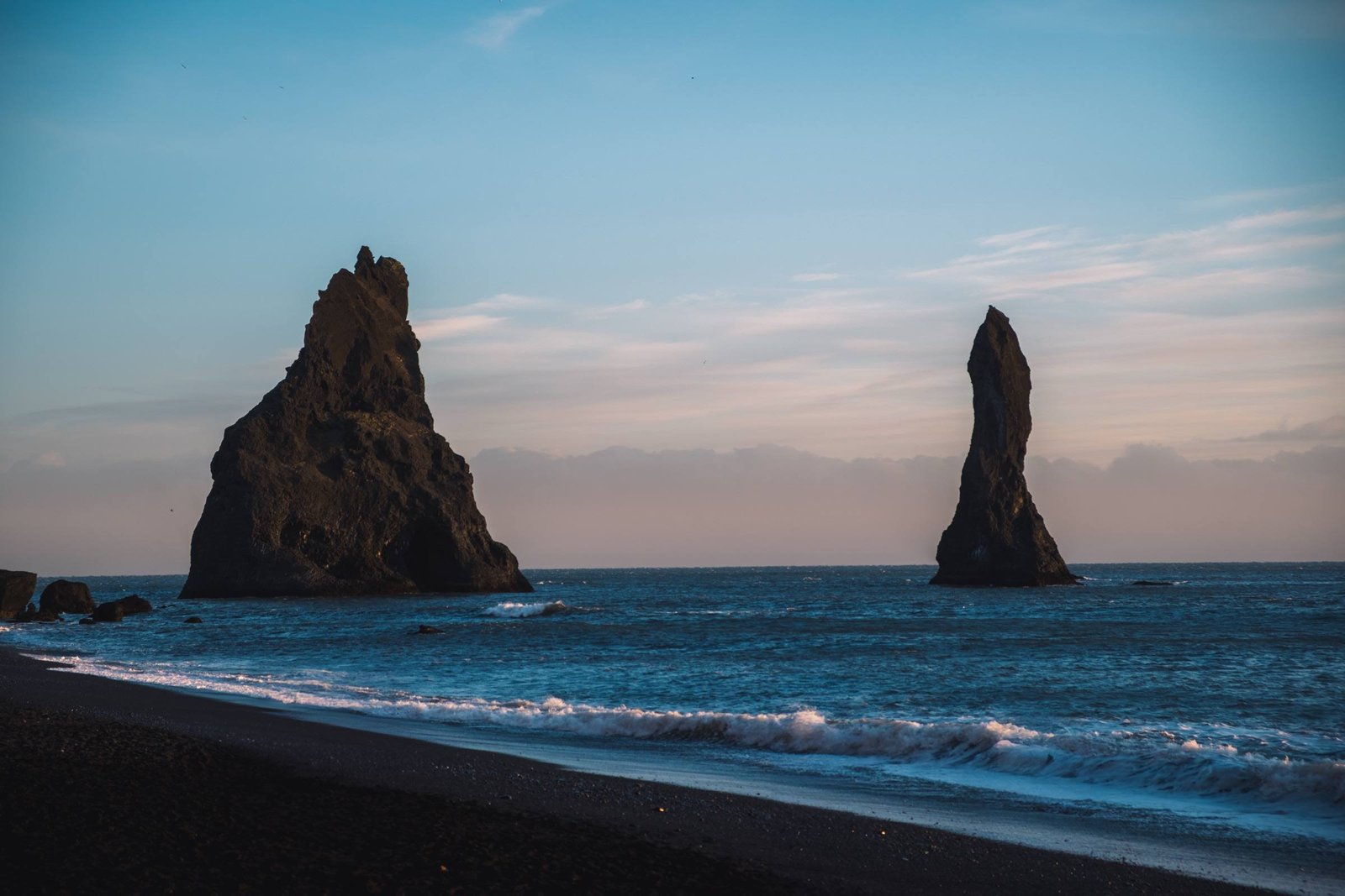 Faraglioni di Reynisdrangar sulla costa sud dell’Islanda