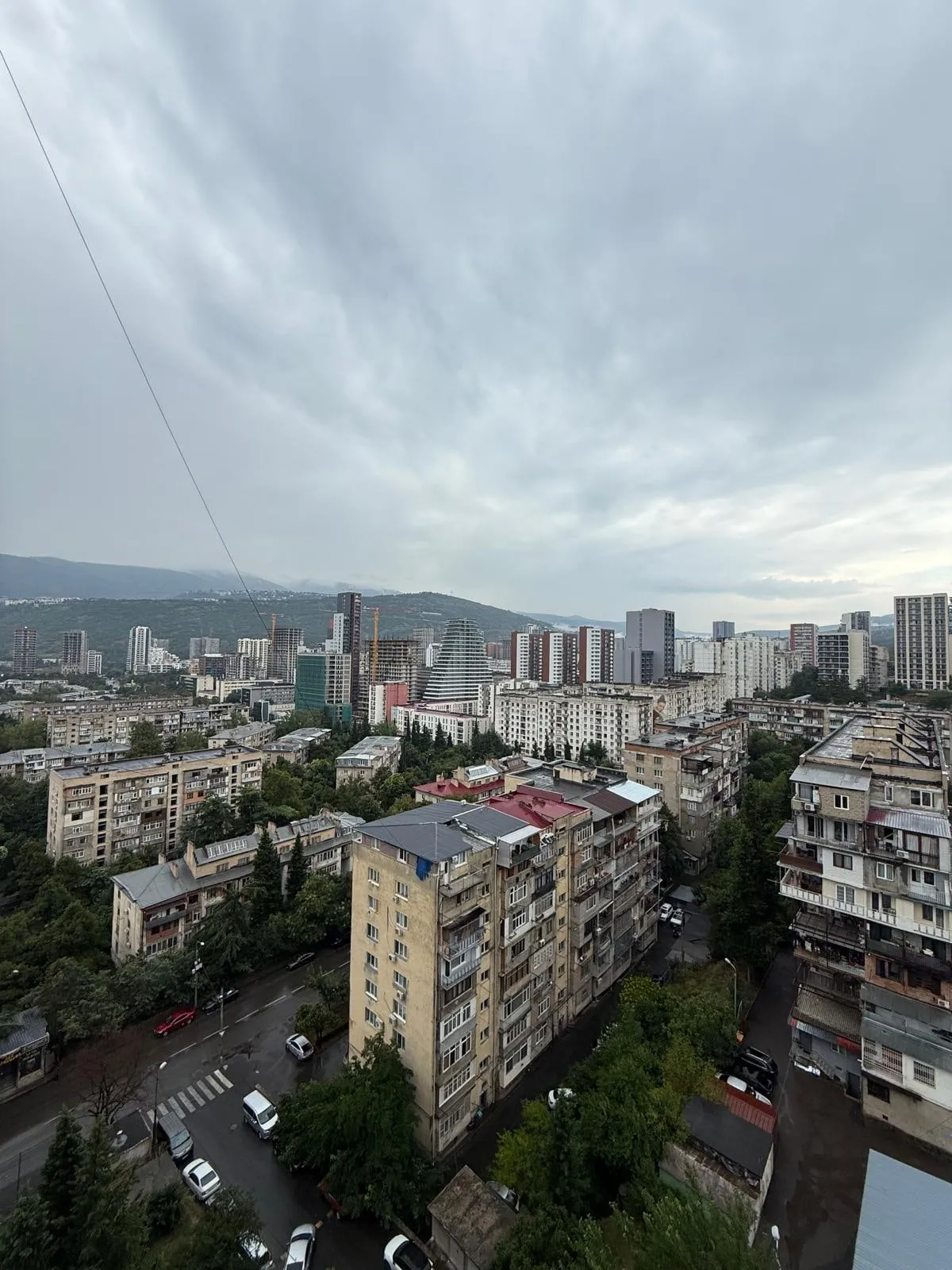 Tbilisi dall'alto, tra i palazzi e le colline